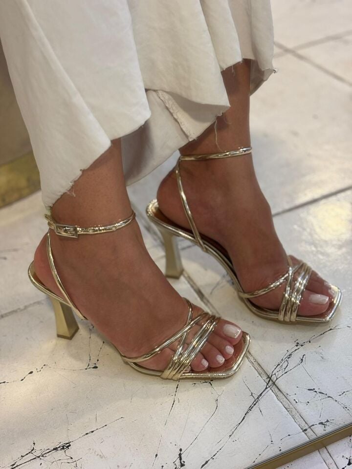 Gold Topuklu Ayakkabı