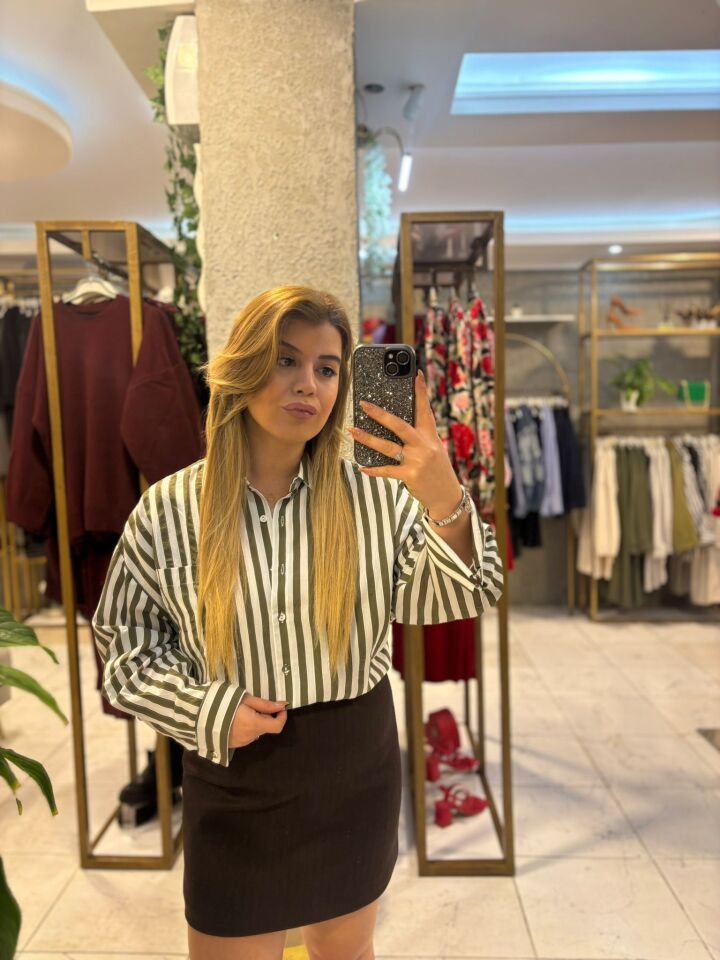 Yeşil Çizgili Gömlek