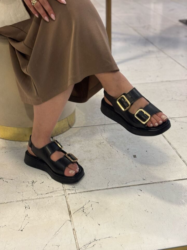 Siyah Tokalı Babet